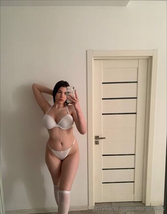 Aarianaas Nude Leaks OnlyFans Photo 5