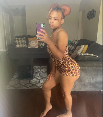 Queen.mya Tinymya Nude Leaks OnlyFans Photo 1